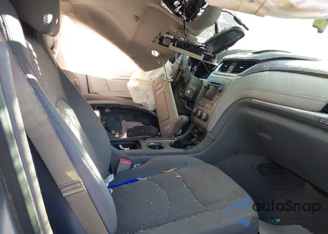 2015 Chevrolet Traverse Ls z USA, uszkodzony, nr VIN 1GNKRFED2FJ389909